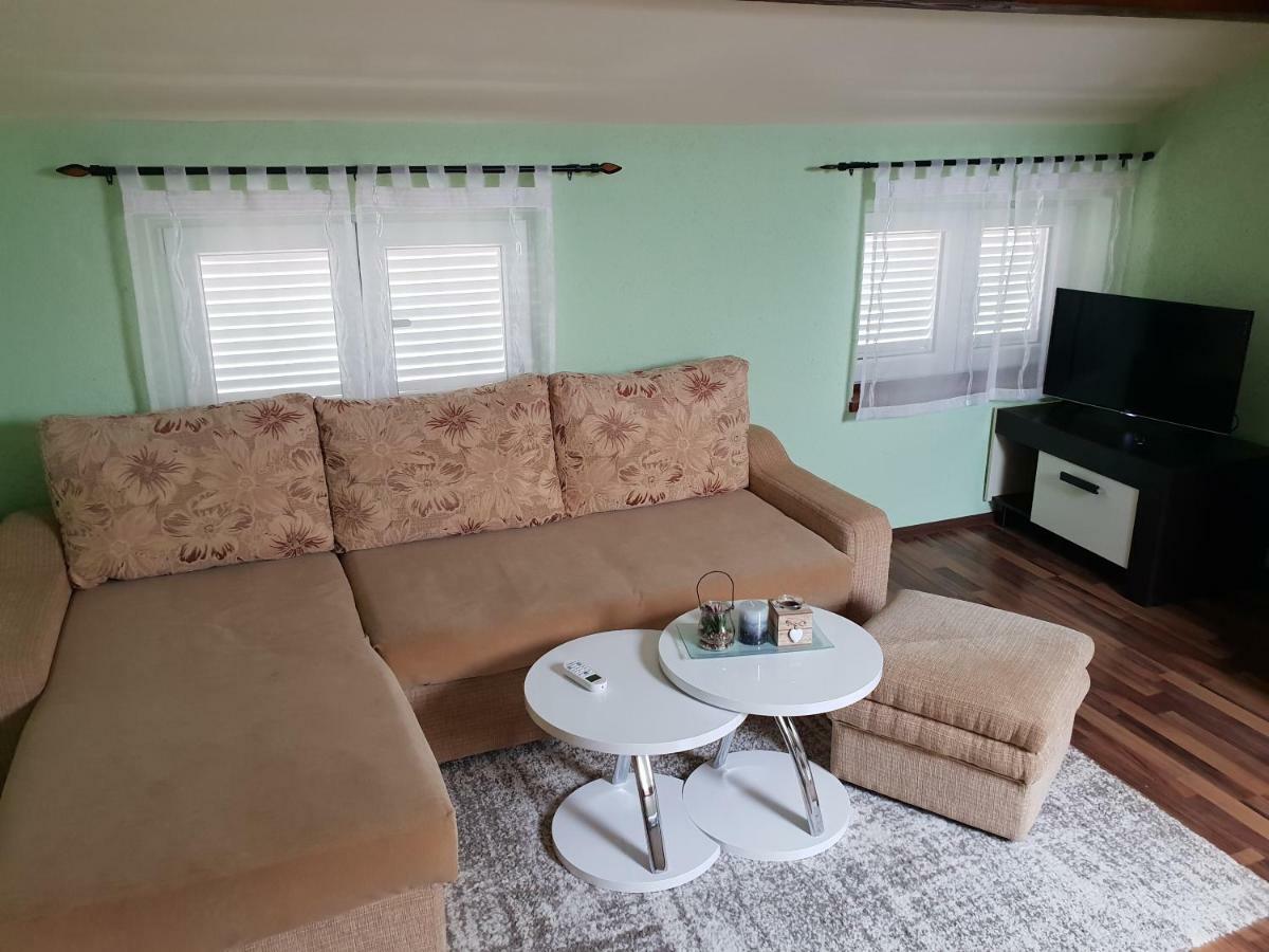 Apartman Viki Stinjan Pula Bagian luar foto